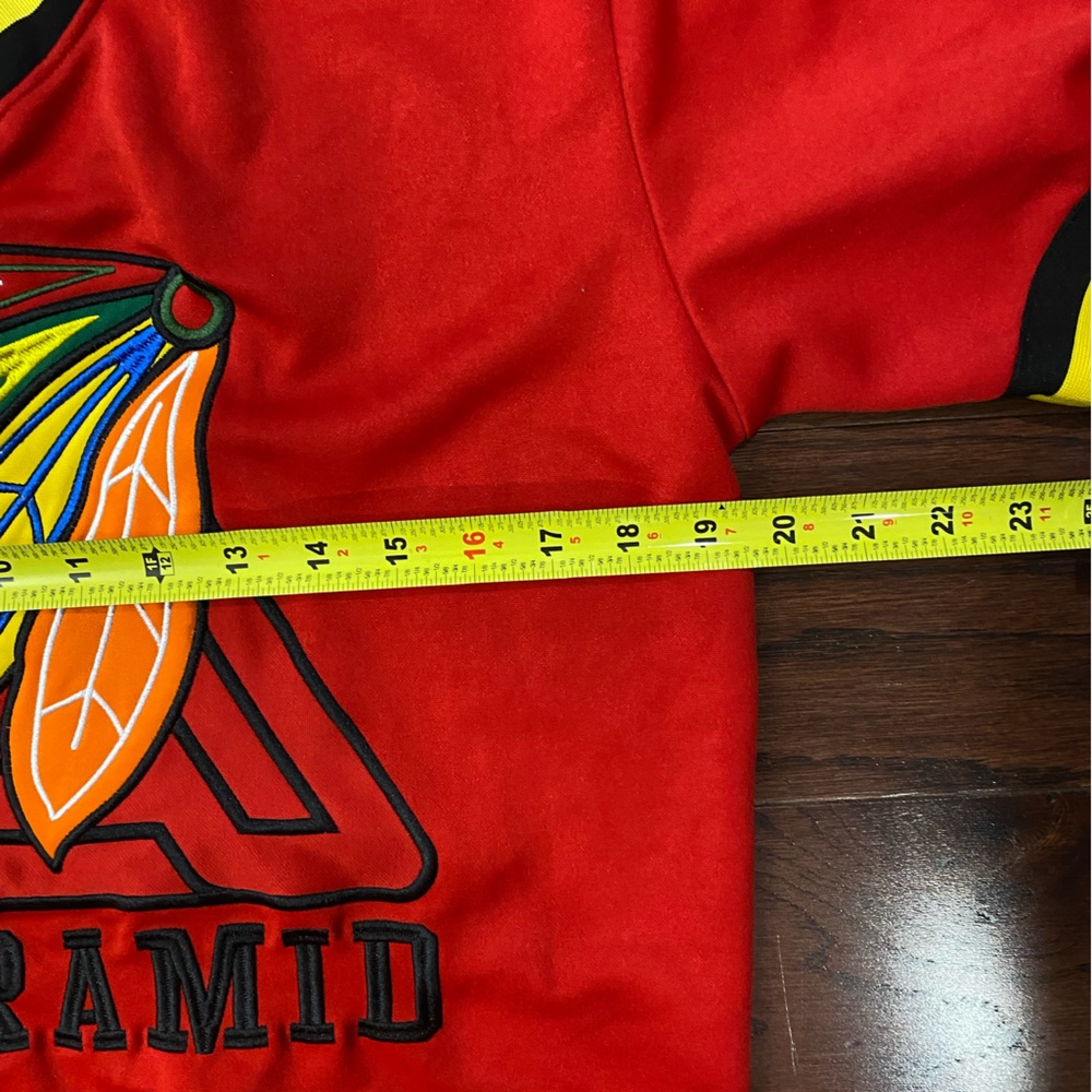 Black Pyramid Hockey Jersey Streetwear Chicago Blackhawks Style Red Medium - Picture 3 of 3